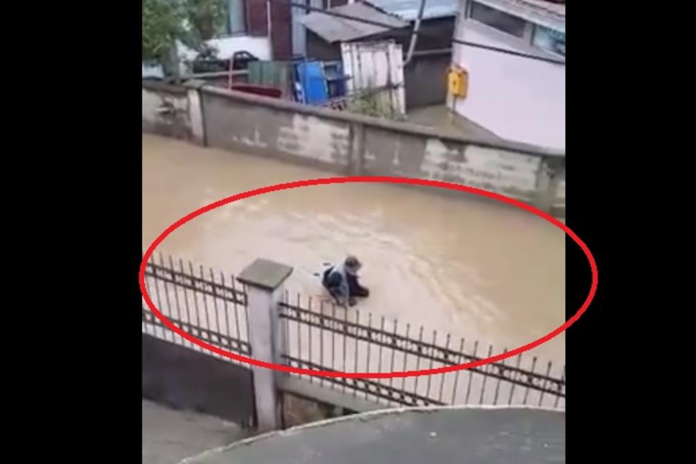 Najtužniji snimak iz BG: Čoveka u kolicima nosi poplava, a on ima cilj koji ostavlja bez teksta (VIDEO)