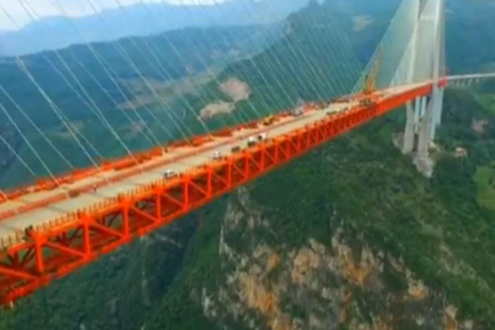 Spaja nebo i zemlju: Kinezi sagradili najviši most na svetu! (VIDEO)