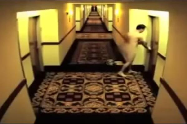 Ostao je go van hotelske sobe, otišao je da zatraži pomoć, a onda mu se dogodilo nešto što uopšte nije očekivao! (VIDEO)