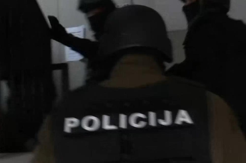 PRESREO AUDI I OJADIO MAKEDONCA I ALBANCA: Uhapšen lažni policajac, pretresom kuće otkriveno o kakvo čoveku je reč