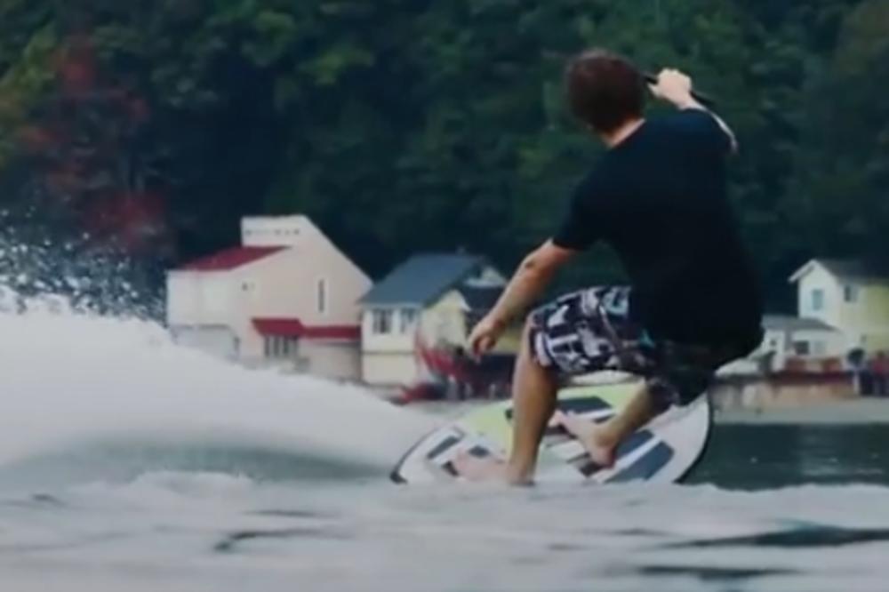 Čuli ste za skijanje na vodi i kajtsurfing, ali ne i za surfovanje sa dronom (VIDEO)