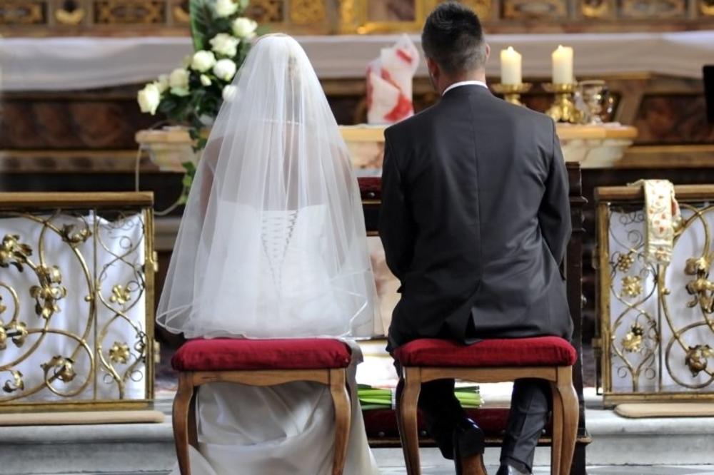 Naplaćuju i kumu i starom svatu: Ovo je istina o tarifama za krštenje i venčanje u Srbiji! (FOTO) (ANKETA)