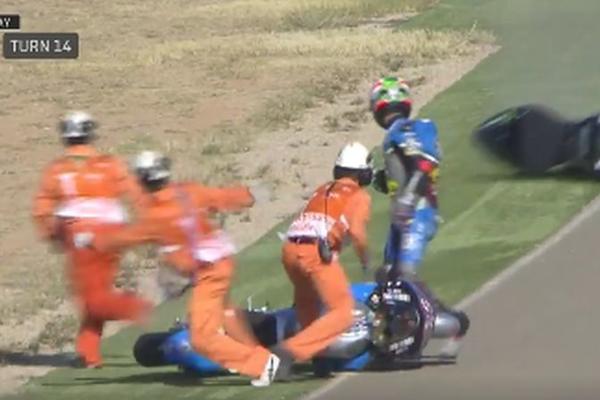 Izbegnuta tragedija u deliću sekunde: Popadali vozači u Moto GP, navijači u šoku! (VIDEO)