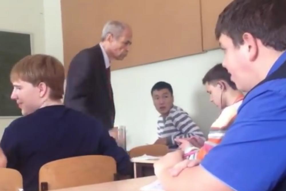 I mali Rusi su pomalo ludi: Profesor je klincu uzeo slušalice, a onda...(VIDEO)