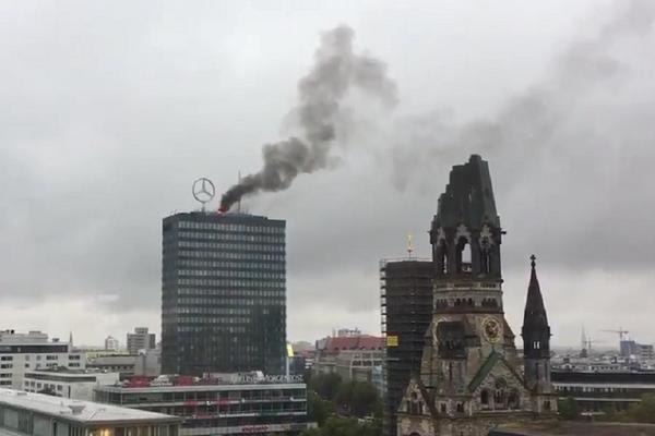 Požar u Berlinu: Zgrada Evropa Centra u plamenu! (FOTO) (VIDEO)