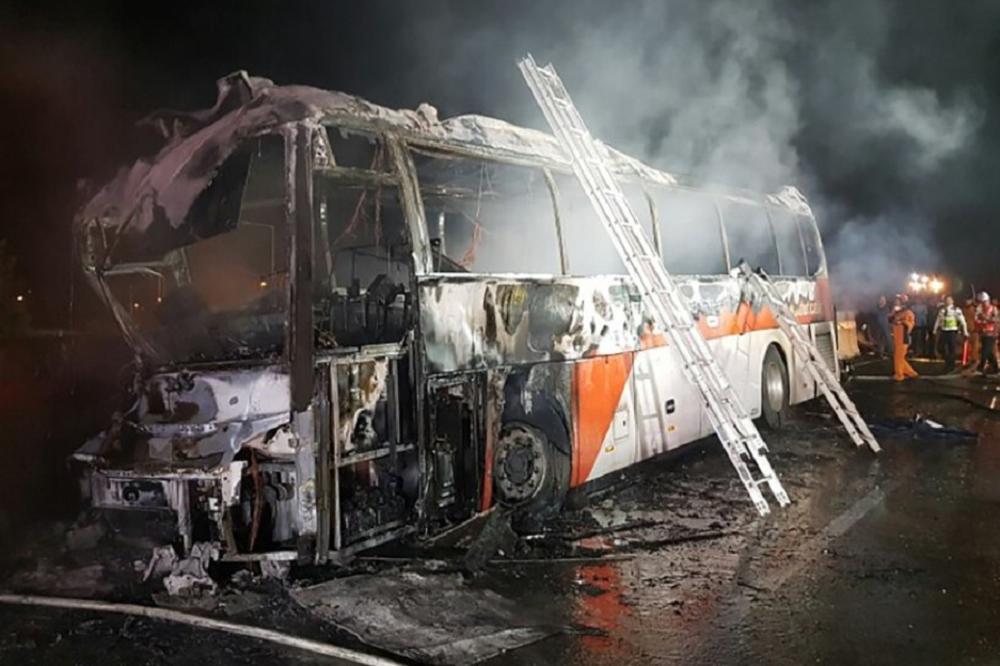 Zapalio se autobus, poginulo 10 putnika (FOTO)