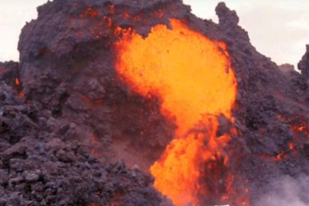 EVAKUISANI PLANINARI koji su došli da gledaju vulkan