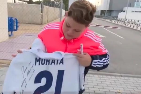Alvaro Morata je ovim prelepim gestom prema mladom navijaču pokazao kakva je ljudska gromada! (VIDEO)
