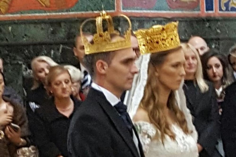 I SRBIJA IMA KRALJEVSKO VENČANJE: Zavirite na svadbu Karađorđevića, pogledajte i prve slike bračnog para! (VIDEO)