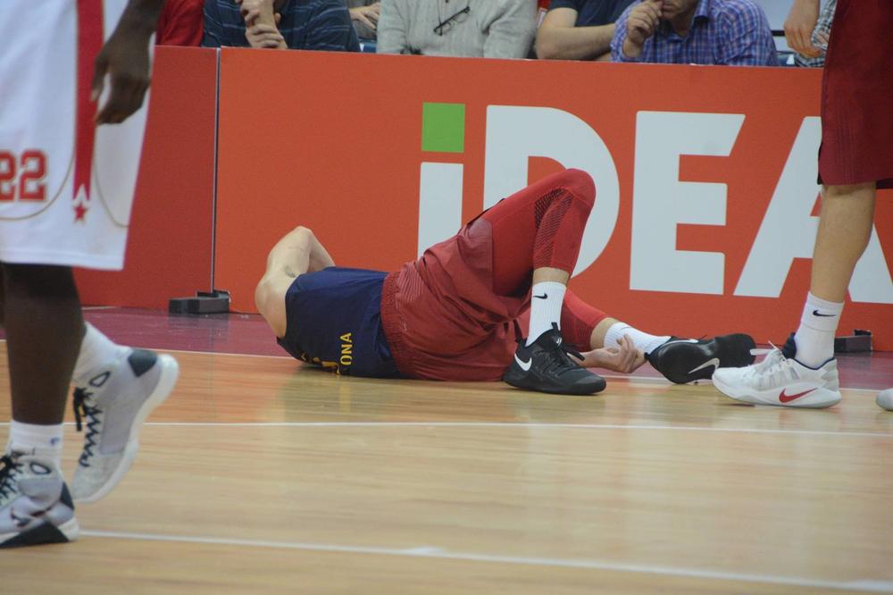 Košarkaš Barselone iznet na nosilima iz Arene: Ovako je došlo do povrede! (FOTO) (VIDEO)