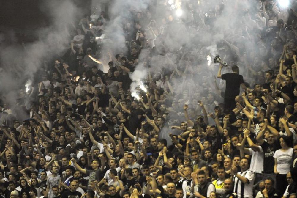 Nismo mogli ni da slutimo da ćemo videti ovakvu scenu na meču Partizana! (FOTO)