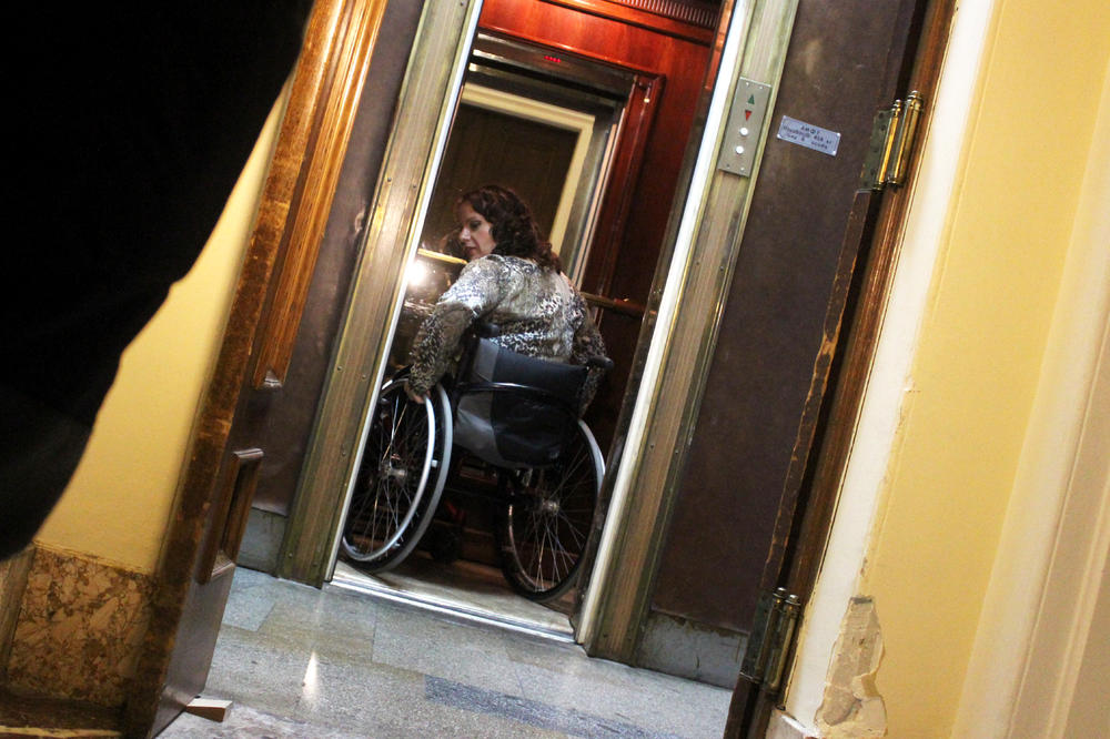 NE PRIMAMO NEPOKRETNE, JER IMAMO SAMO JEDNU SESTRU! Stravična diskriminacija ljudi u kolicima u Srbiji
