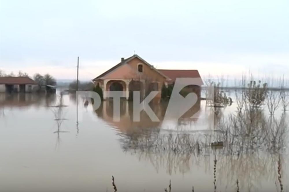 KATASTROFA NA KOSOVU, IZLILA SE REKA: Selo pod vodom, meštani mole za pomoć (VIDEO)