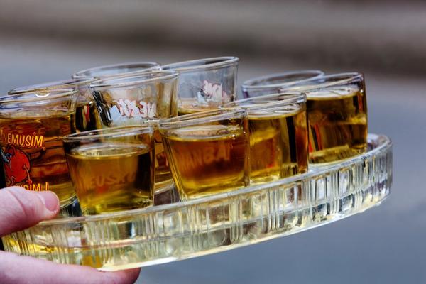 OMILJENA SRPSKA RAKIJA ČAK I ISPRED BEJLISA: Jedino je viski bolje kotiran od našeg omiljenog aperitiva