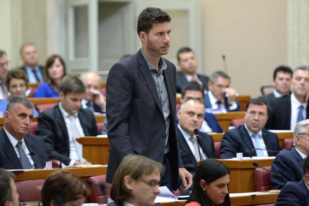 Hrvatski poslanik očitao bukvicu: Da, bilo je genocida u Jasenovcu, a Oluja je etničko čišćenje (FOTO)