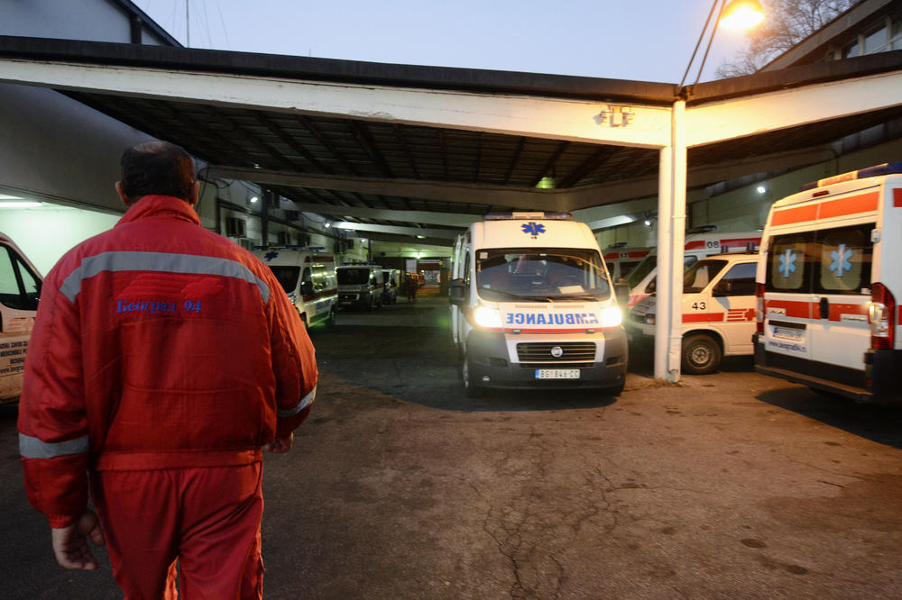 STRAVIČNA NESREĆA U BEOGRADU: Automobil se prevrnuo na krov, POGINUO mladić (21), teško povređena još dvojica!