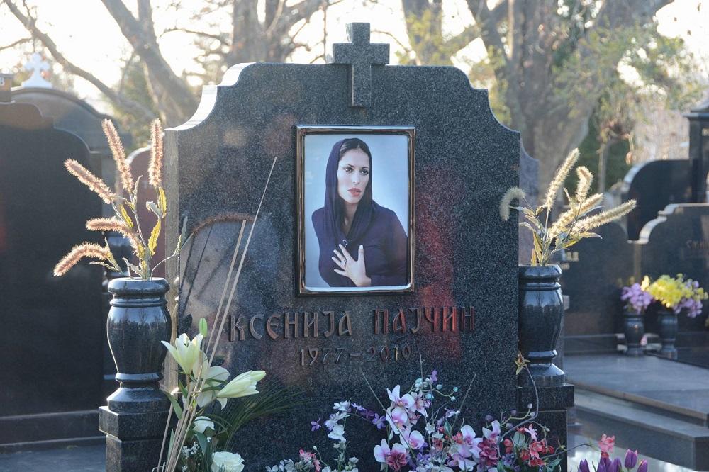 TUGA, JECAJI, SUZE I BOL: Bili smo na grobu Ksenije Pajčin zajedno s njenim najmilijima! (FOTO)