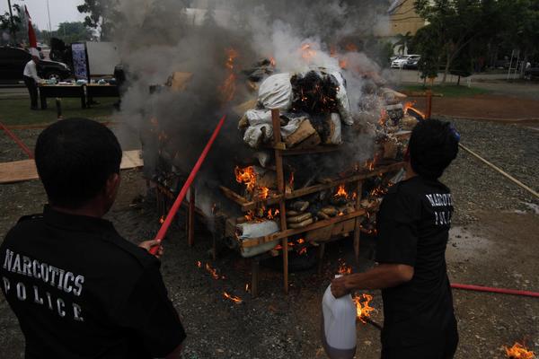 TONA DROGE spaljena u centru Džakarte (FOTO)