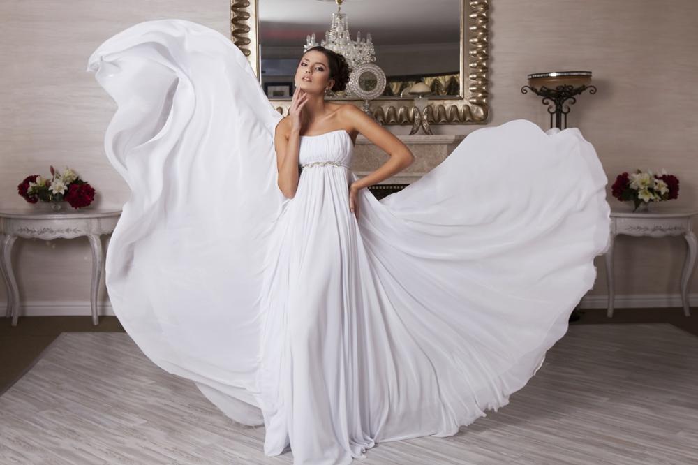 Haljina koja ima sopstveni #hashtag: Zadivljujuća venčanica čija izrada je trajala godinu dana (FOTO) (GIF)