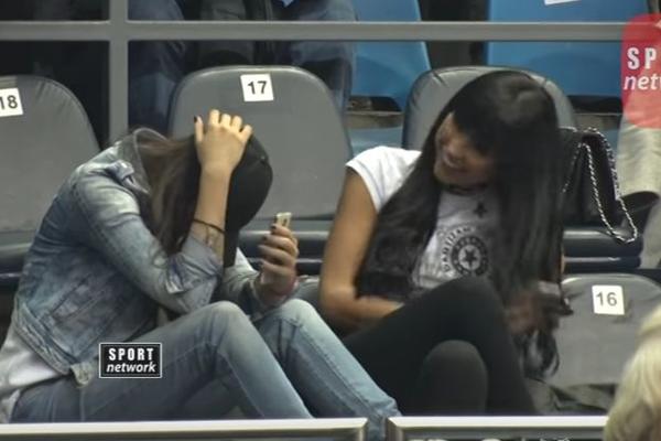 LOŽI SE NA KOŠARKAŠE? Poznata starleta posmatrala utakmicu Partizana! (VIDEO)