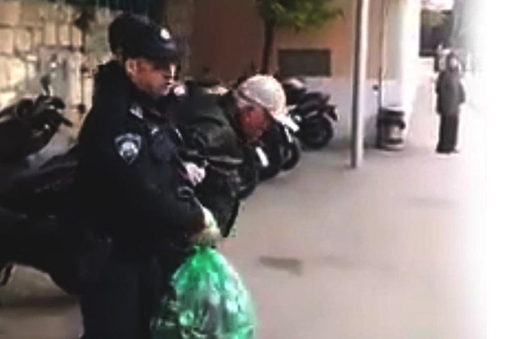 Hrvatski policajci, kao srpski komunalci: VUKLI I MALTRETIRALI skupljača flaša u centru Splita (VIDEO)