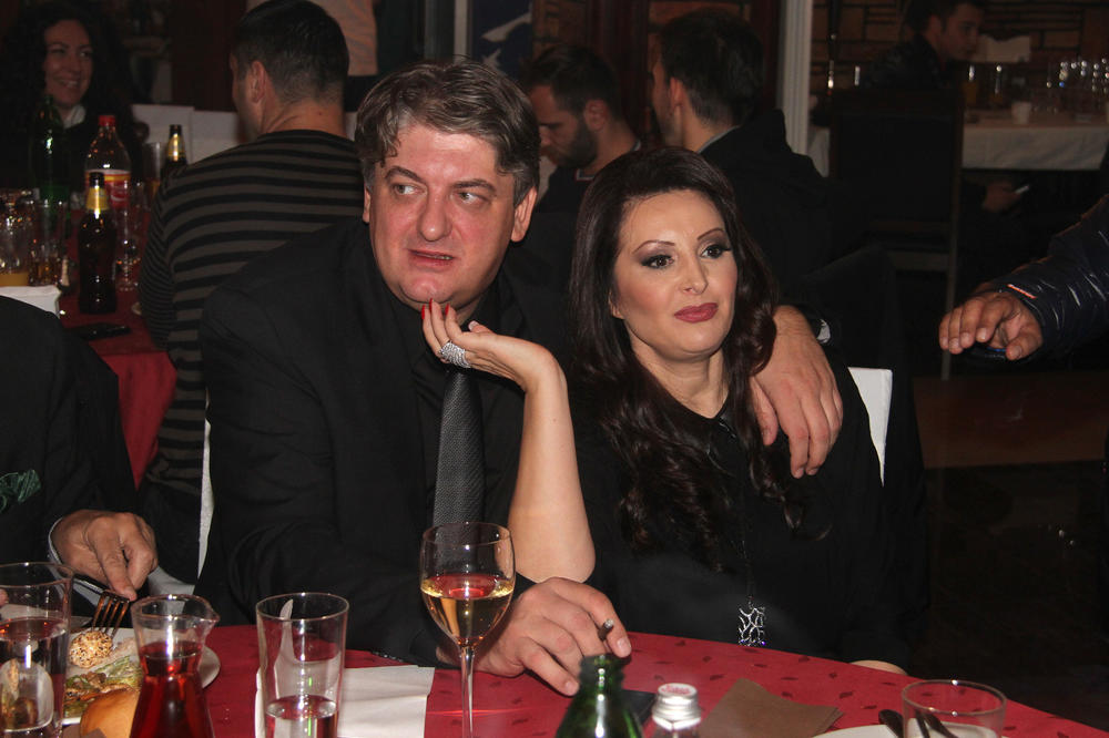FOTKE STARE DVE DECENIJE: Kako je izgledala Dragana  Mirković na dan svog venčanja?! (FOTO)