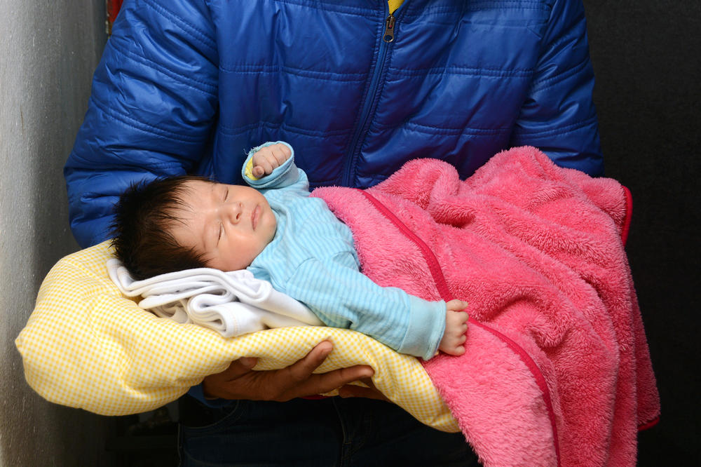 Upoznajte Mersanu, bebu staru 22 dana! Začeta je u ratnom Avganistanu, a rođena u Srbiji! (FOTO)