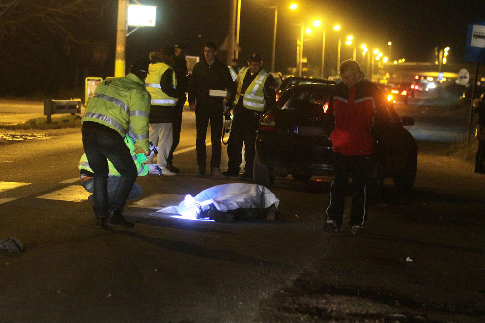 HAOS NA IBARSKOJ: Teško povređen pešak, a tokom uviđaja automobil PREGAZIO POLICAJCA!