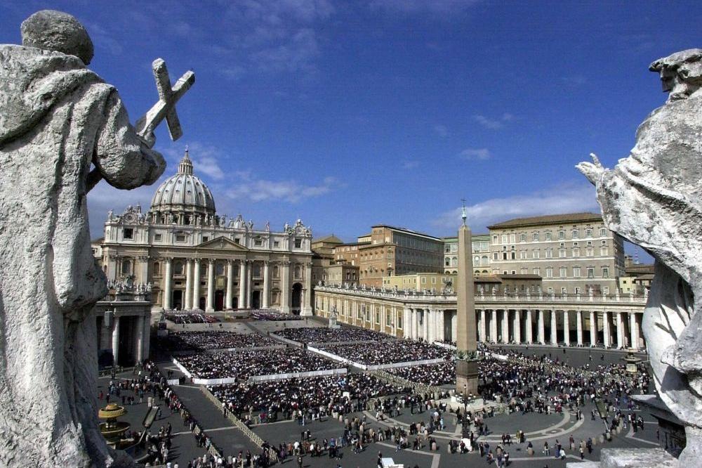 Vatikanski zvaničnik se predozirao na homoseksualnim orgijama! NOVI SKANDAL U VATIKANU, PAPA BESAN!