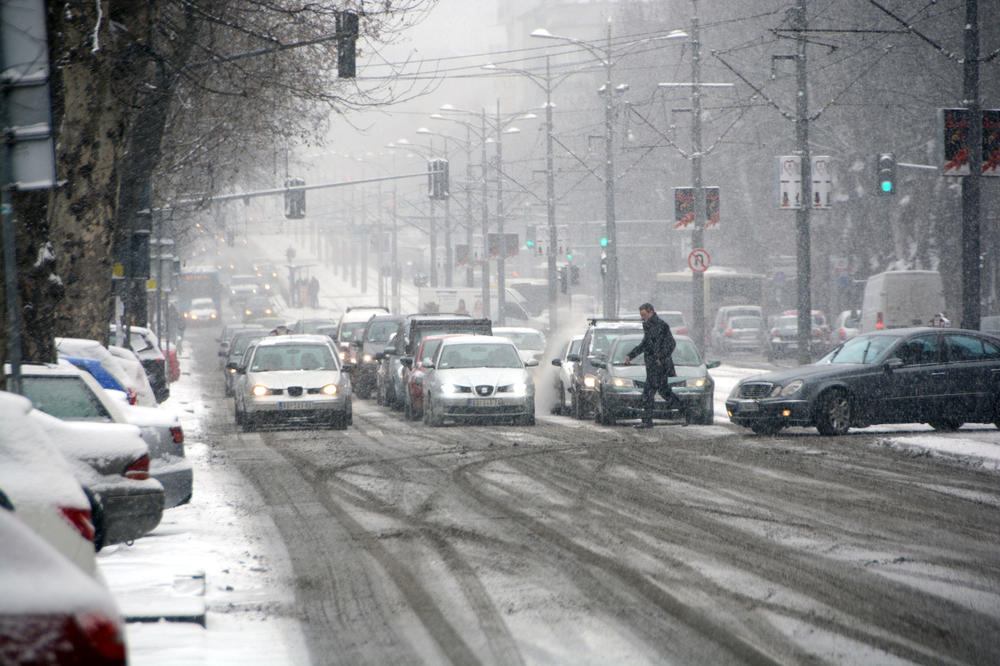 Zbog snega linija 404 stoji ka Trešnji, nema većih gužvi u Beogradu