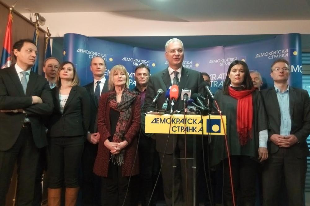 DS: Pozivamo Vučića da podnese ostavku!