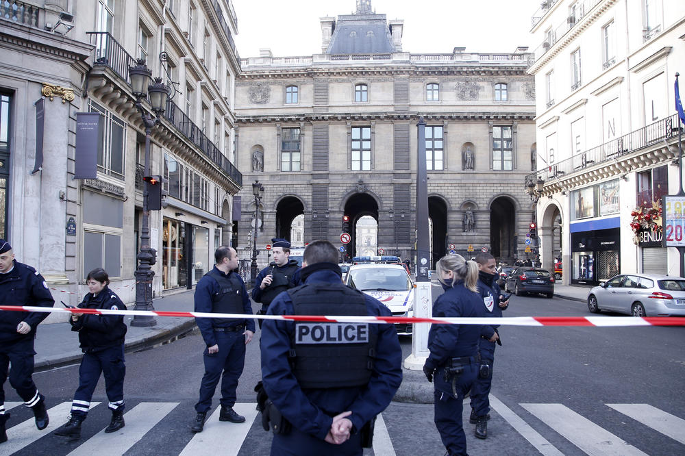 VELIKI POŽAR: Molotovljevim koktelom na restoran u Parizu, 12 povređeno!