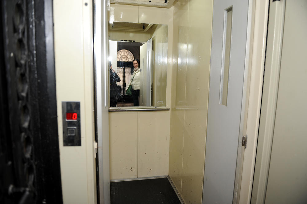 NIKADA SE OVO GARANT NISTE ZAPITALI: Da li znate čemu služe OGLEDALA u liftovima? (FOTO)