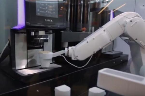 ROBOKAF: Otvoren kafić gde roboti služe kafu! (VIDEO)