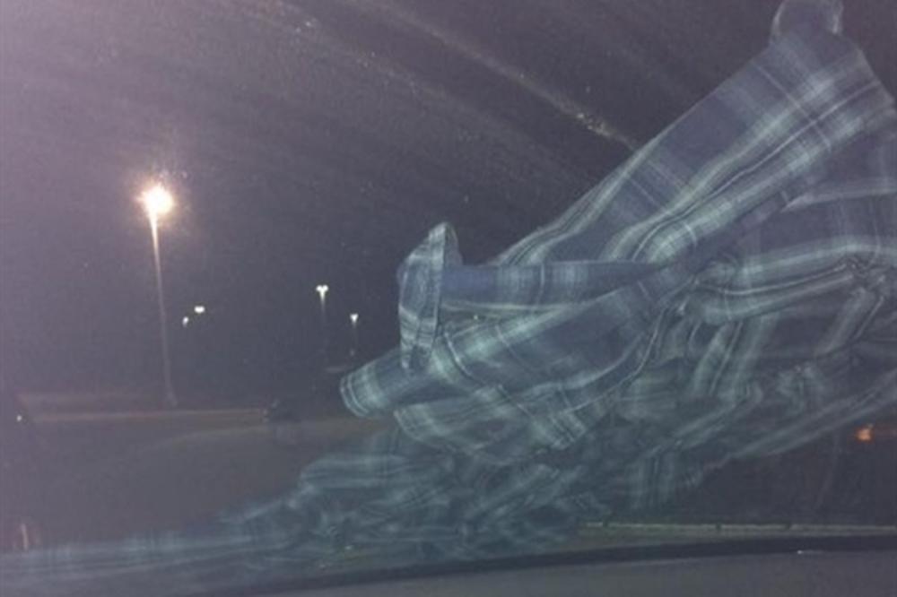 Pronašla je mušku košulju na svom autu, a ono što se krilo iza toga je stvarno JEZIVO! (FOTO)