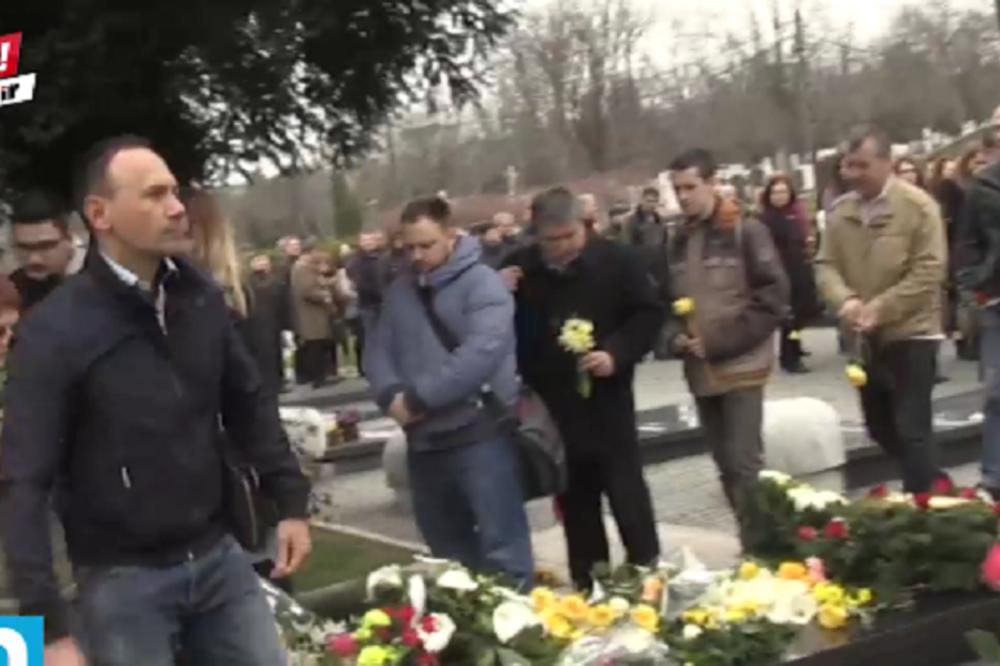 CITATI I RUŽE NA SVE STRANE: Održana šetnja za Zorana! (VIDEO)