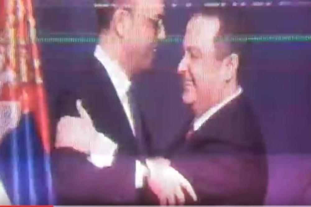 ŠTA TO RADIŠ, DAČIĆU? Ministar krenuo da zagrli italijanskog kolegu i dobio NEOČEKIVAN ODGOVOR! (VIDEO)