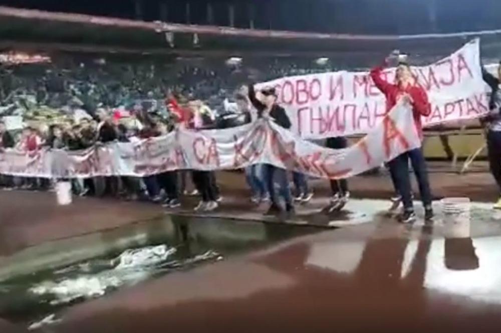 Deca sa Kosova su stala pred Delije i Fratriju sa transparentima, a pesma koja je počela, odjekivala je celom Srbijom! (VIDEO)