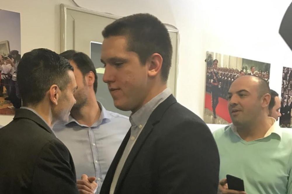 SIN DANILO DOŠAO DA PODRŽI OCA ALEKSANDRA: I Vučić junior slavi pobedu ćaleta! (FOTO)