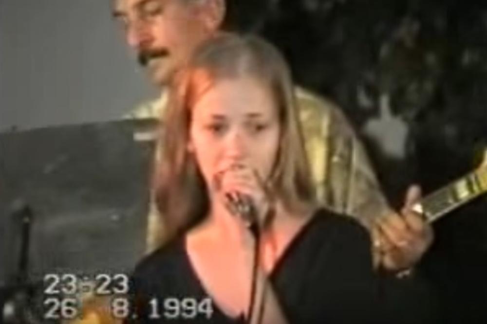 UPLAŠENA DEVOJČICA! Ovo je prvi Jelenin nastup iz 1994. godine i nećete verovati kako je tada IZGLEDALA! (VIDEO)
