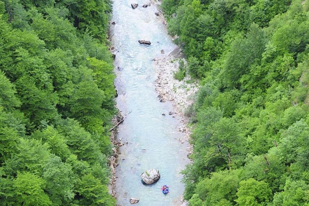 Državljanin Srbije poginuo na raftingu Tarom: Beograđanin tragično nastradao!