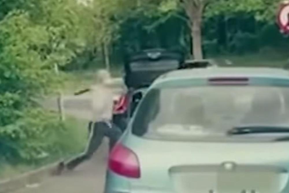 2 na 1: Izašli su iz auta sa bejzbolkama, ali kada ih je dohvatio, ništa im više nije pomoglo! (VIDEO)