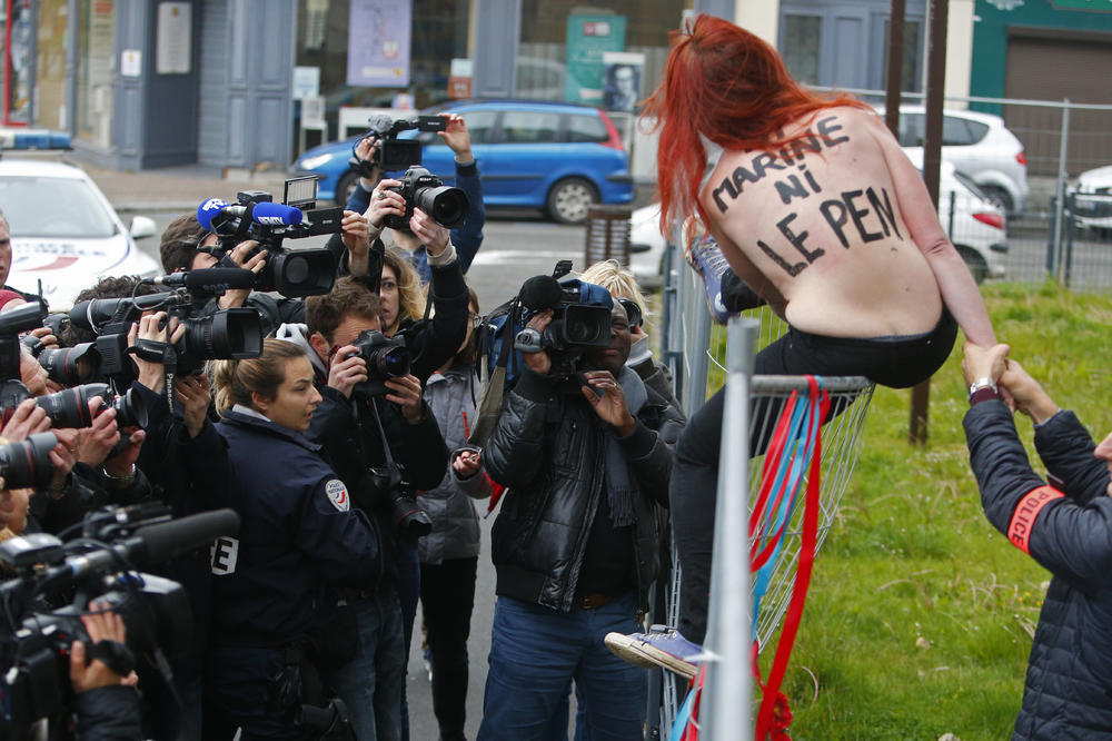 POČEO JE HAOS U FRANCUSKOJ: Sukob policije i aktivistkinja Femena zbog Le Penove! (FOTO)