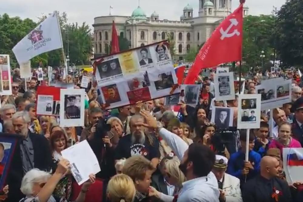 VELIČANSTVENA POVORKA: Besmrtni puk prošetao Beogradom povodom Dana pobede! (VIDEO)