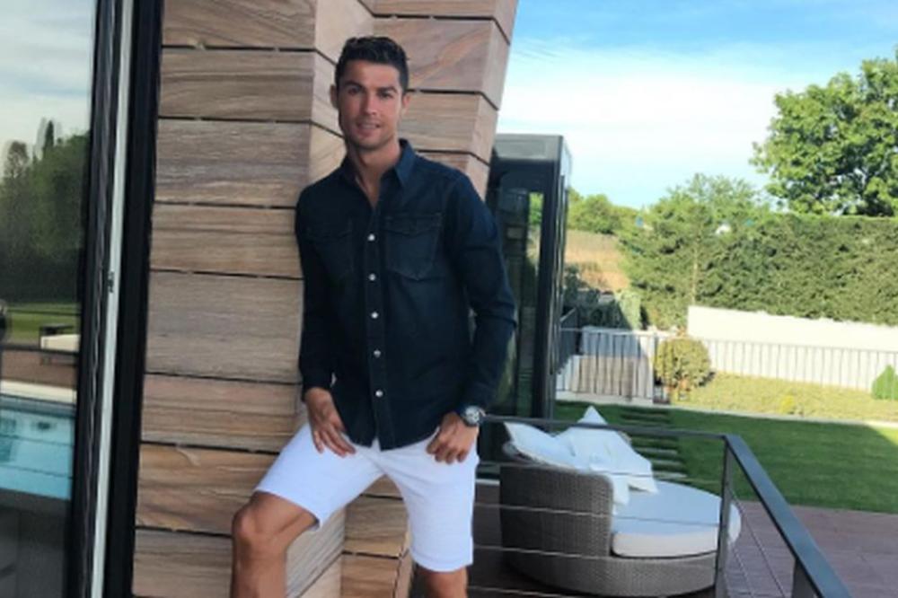 Ronaldo, brate, znamo da si metroseksualac, ali šta ti je to na nogama?! Nemoj više nikada, ali nikada, da obuješ to! (FOTO)