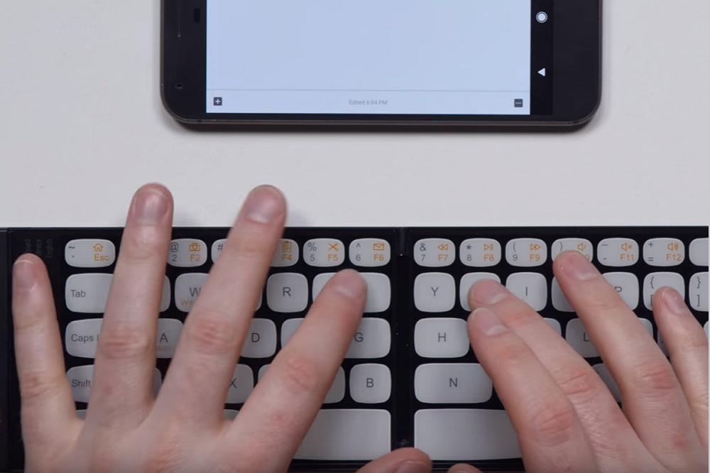 Otkrijte: Ovo je najmanja tastatura na svetu, i evo kako funkcioniše! (VIDEO)