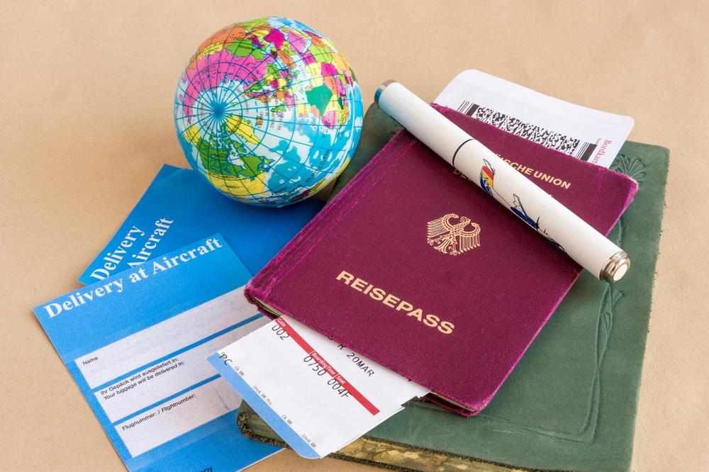 OVO VEROVATNO NISTE ZNALI: IZNENADIĆETE SE kada vidite zbog čega svi pasoši na svetu imaju ISTI IZGLED!