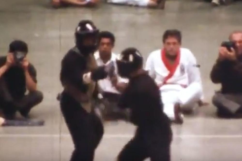 NIKAD VIĐENO DO SADA: Jedini snimak Brus Lijeve prave MMA borbe ikada! (VIDEO)