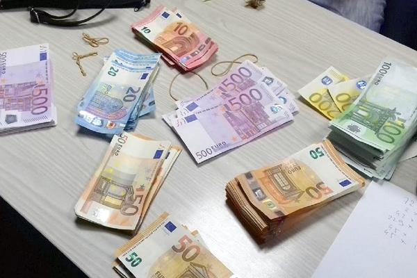 VELIKA ZAPLENA NOVCA NA HORGOŠU: Carinici u NESESERU putnika pronašli 160.000 evra