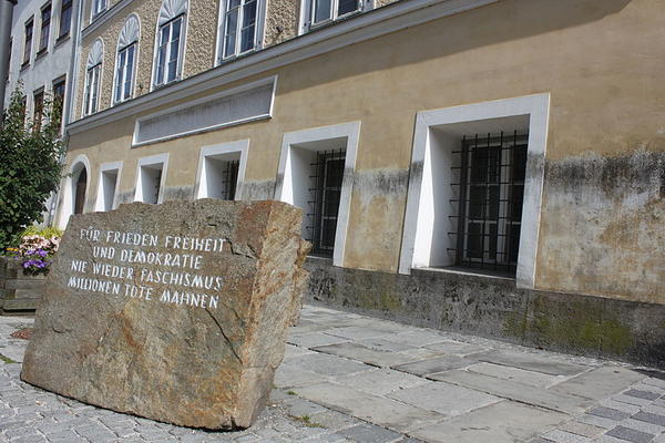 Atrakcija za NEONACISTE: Vlasnica kuće u kojoj se Hitler rodio tužila DRŽAVU